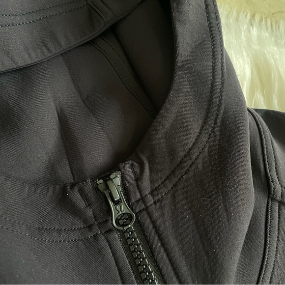 Lululemon RepelShell Jacket - Picture 4 of 9